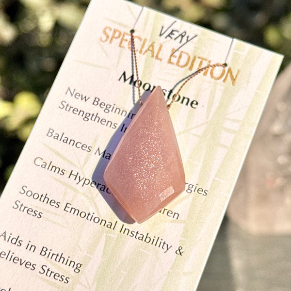 Moonstone (Peach) Large Point Bead Very Special Edition 15 1/2"