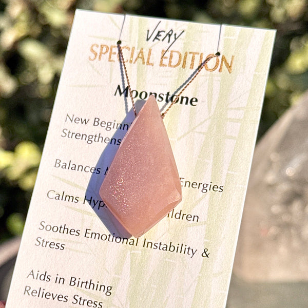 Moonstone (Peach) Large Point Bead Very Special Edition 15 1/2"